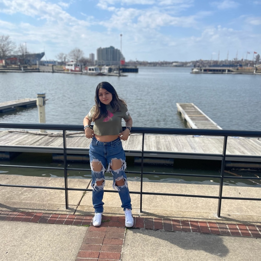 Meet your Posher, Gladis